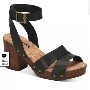 Black platform sandal